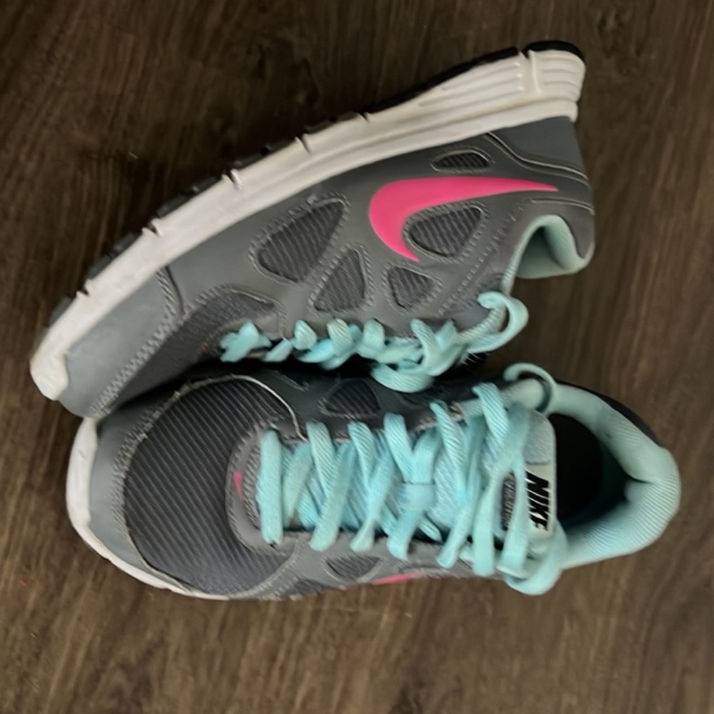 LAST CALL🔥Nike Women's Running Shoe Revolution - Picture 2 of 11